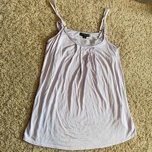 LIKE NEW A Pea in the Pod sleep nursing top with built-in shelf bra size M